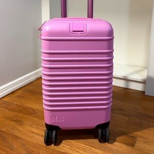 BÉIS THE SMALL CARRY-ON ROLLER IN BERRY - Limited Edition, Sold out